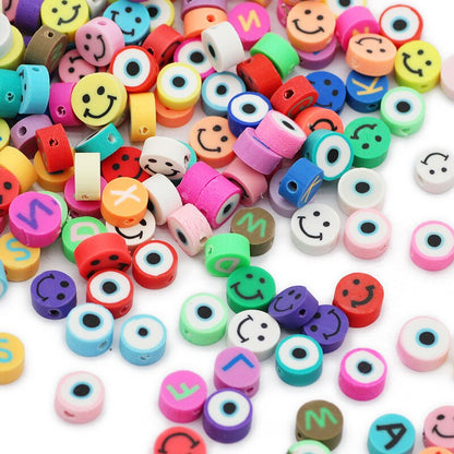 50pcs 10MM perles de couleur mixte lettre et sourire en argile polymère