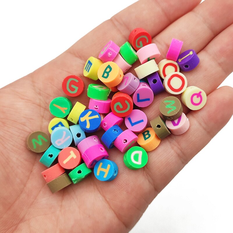 50 Stück 10 mm bunte Buchstaben- und Lächeln-Polymer-Tonperlen