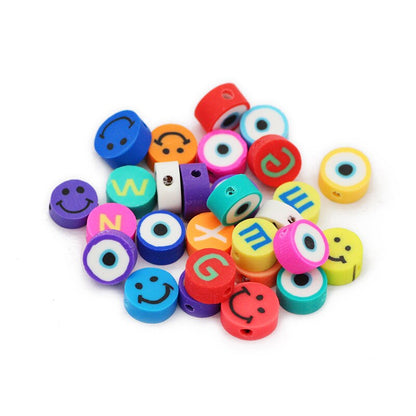 50pcs 10MM perles de couleur mixte lettre et sourire en argile polymère