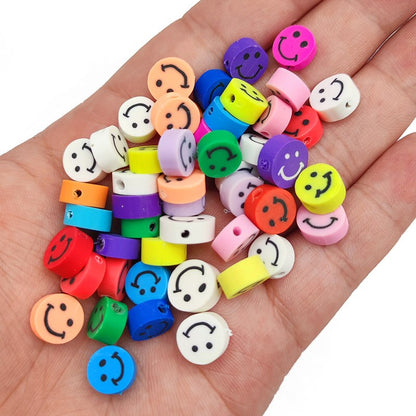 50pcs 10MM perles de couleur mixte lettre et sourire en argile polymère