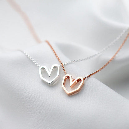 Collier ras du cou coeur géométrique en or rose