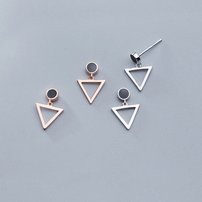 Boucle d'oreille pendante triangle géométrique