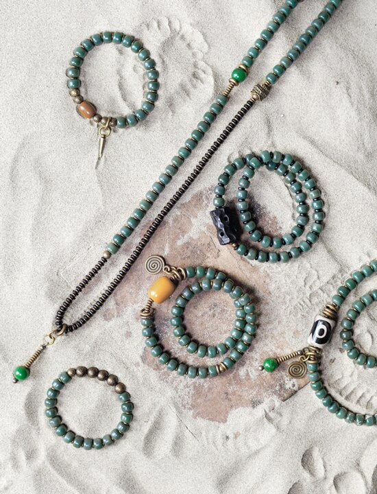 Bracelet de graines de Bodhi vert naturel avec perles métalliques en laiton