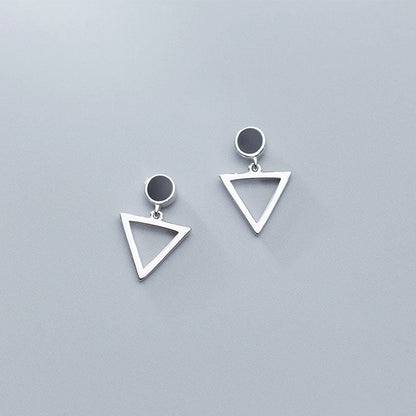 Boucle d'oreille pendante triangle géométrique