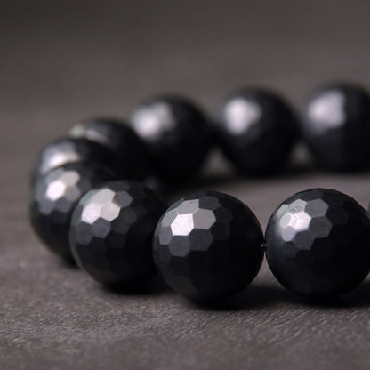 Bracelet de perles d'onyx à facettes avec perle tibétaine anti-mal