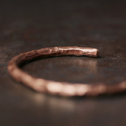 Bracelet manchette de santé en cuivre à texture de bosse martelée