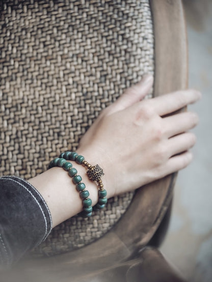 Natürliches zweireihiges Bodhi-Armband mit Rocaillesperlen