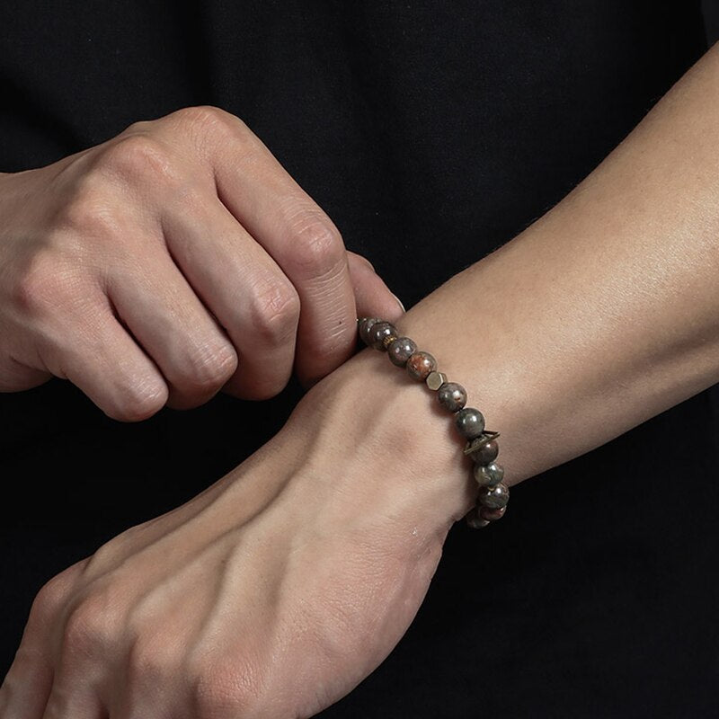 Bracelet à breloques en perles de pierre naturelle et en cuivre