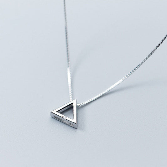 Geometrische Dreieck-Mini-Anhänger-Halskette