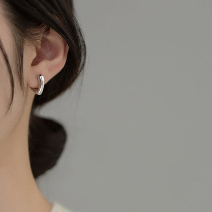 Boucles d'oreilles créoles lisses et brillantes en forme de cœurs simples