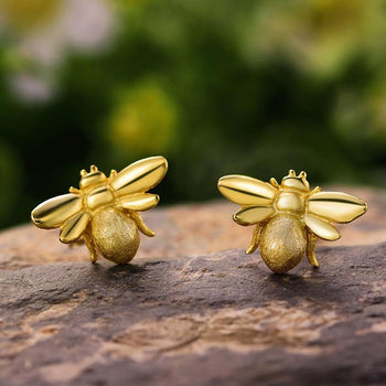 lovely-honeybee-earring.jpg