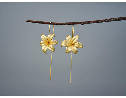 Lily Flower Dangle Earring 