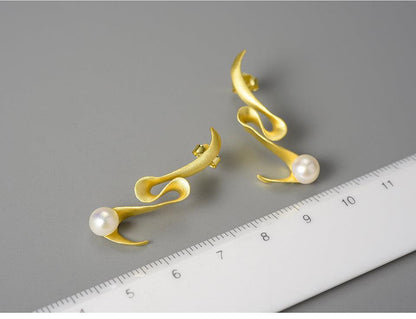 Pearl Spiral Curved Earrings 