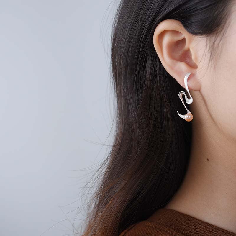 Pearl Spiral Curved Earrings 